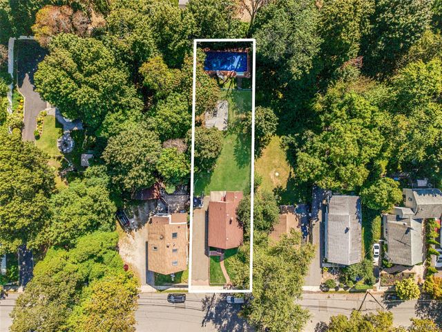 128 Winding Street, Huntington Station, NY 11746