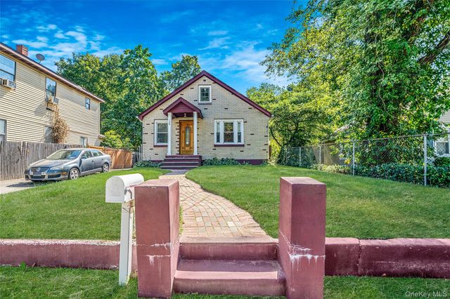 128 Winding Street, Huntington Station, NY 11746