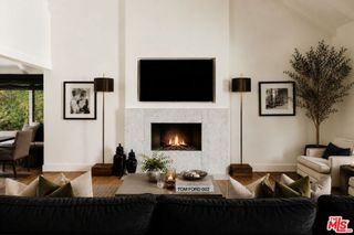 7825 Torreyson Drive, Los Angeles, CA 90046