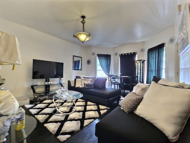 3929 W Van Buren Street, Chicago, IL 60624