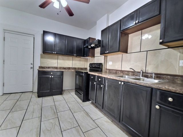 3929 W Van Buren Street, Chicago, IL 60624