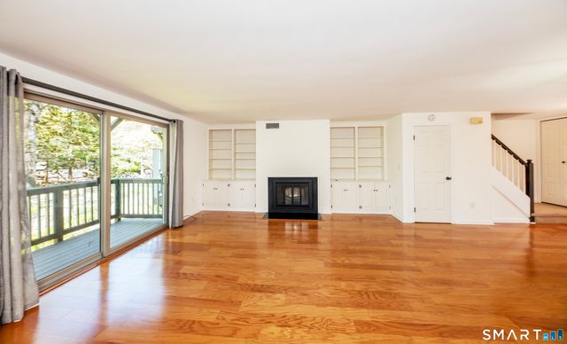 21 Harbour Village C, Branford, CT 06405