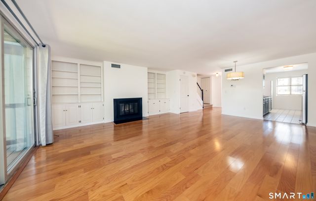 21 Harbour Village C, Branford, CT 06405