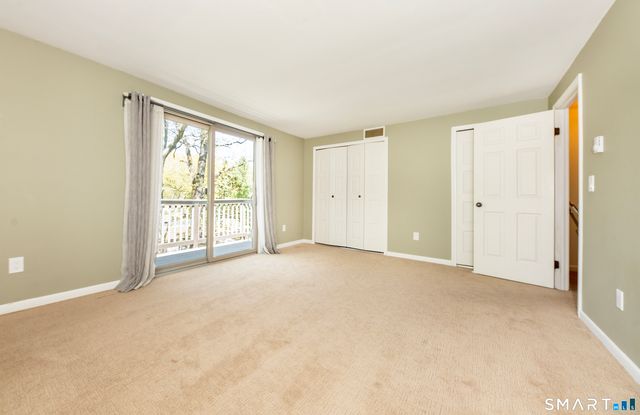 21 Harbour Village C, Branford, CT 06405