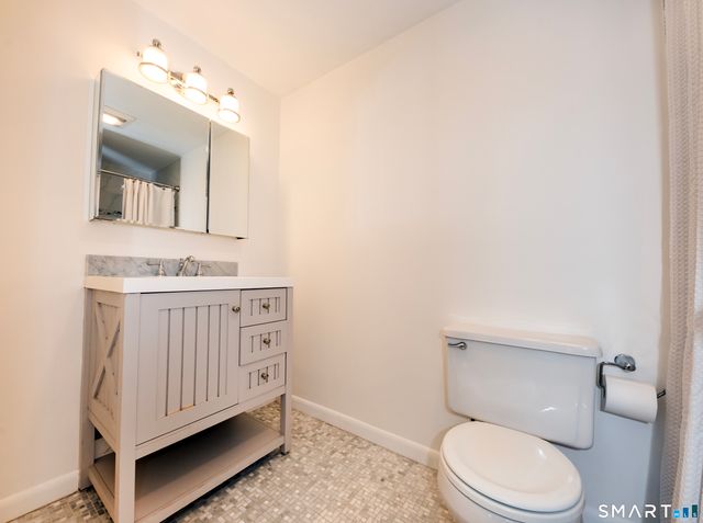 21 Harbour Village C, Branford, CT 06405