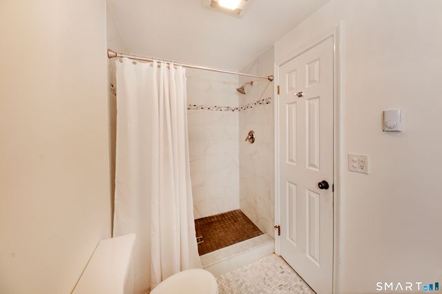 21 Harbour Village C, Branford, CT 06405