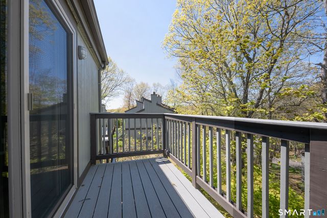 21 Harbour Village C, Branford, CT 06405