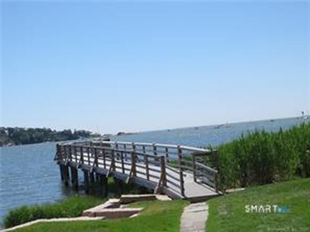 21 Harbour Village C, Branford, CT 06405