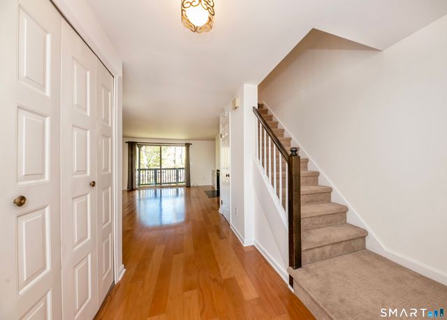 21 Harbour Village C, Branford, CT 06405