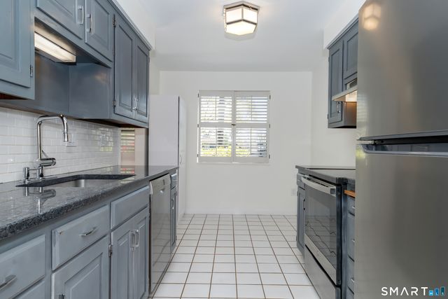 21 Harbour Village C, Branford, CT 06405