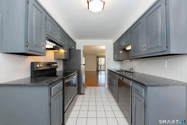 21 Harbour Village C, Branford, CT 06405