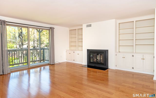 21 Harbour Village C, Branford, CT 06405