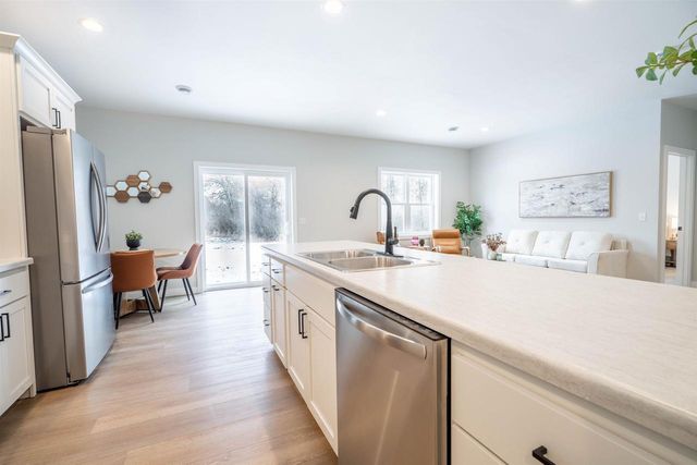 126 BENNINGTON COURT, Plover, WI 54467