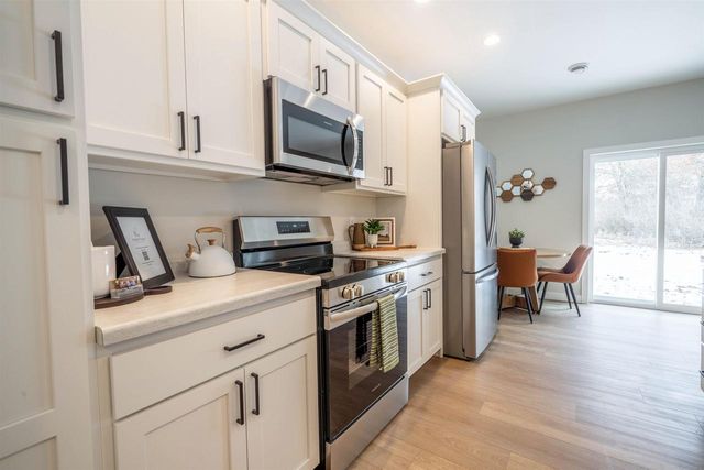 126 BENNINGTON COURT, Plover, WI 54467