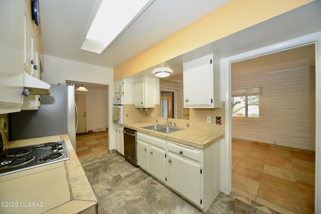 747 S La Huerta, Green Valley, AZ 85614