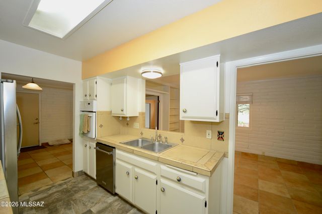 747 S La Huerta, Green Valley, AZ 85614