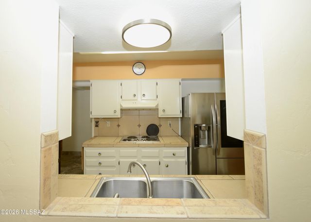 747 S La Huerta, Green Valley, AZ 85614