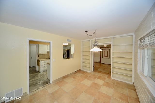 747 S La Huerta, Green Valley, AZ 85614
