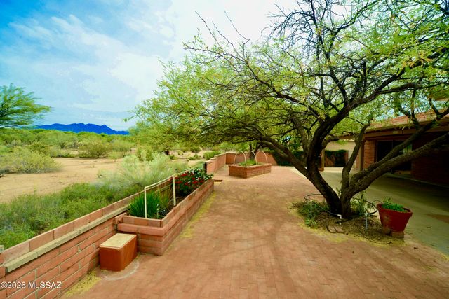 747 S La Huerta, Green Valley, AZ 85614
