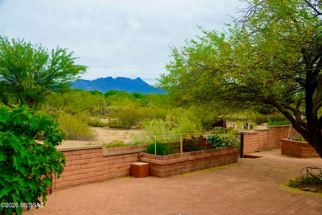 747 S La Huerta, Green Valley, AZ 85614