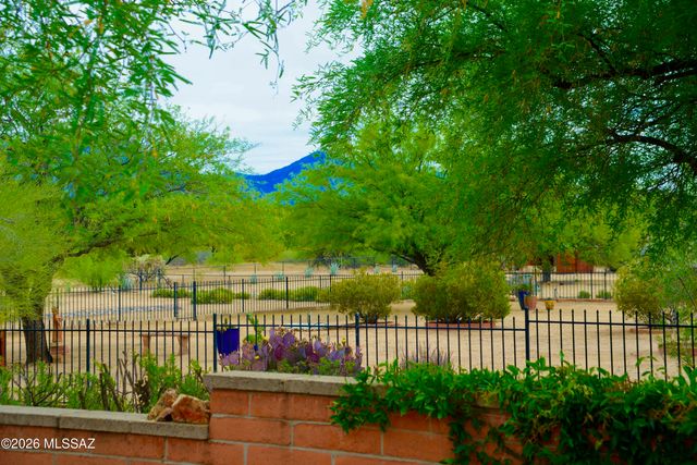 747 S La Huerta, Green Valley, AZ 85614