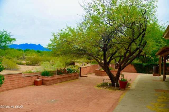 747 S La Huerta, Green Valley, AZ 85614
