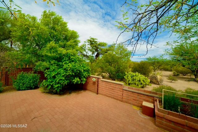 747 S La Huerta, Green Valley, AZ 85614