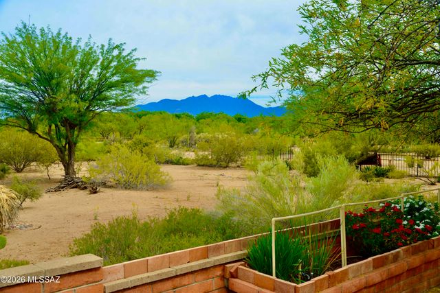 747 S La Huerta, Green Valley, AZ 85614