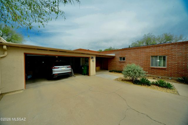 747 S La Huerta, Green Valley, AZ 85614