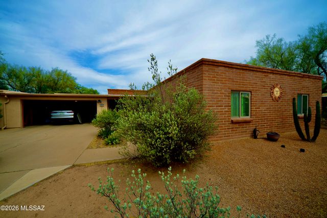 747 S La Huerta, Green Valley, AZ 85614