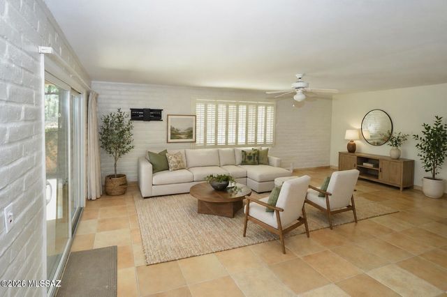 747 S La Huerta, Green Valley, AZ 85614