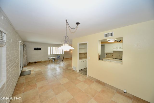 747 S La Huerta, Green Valley, AZ 85614