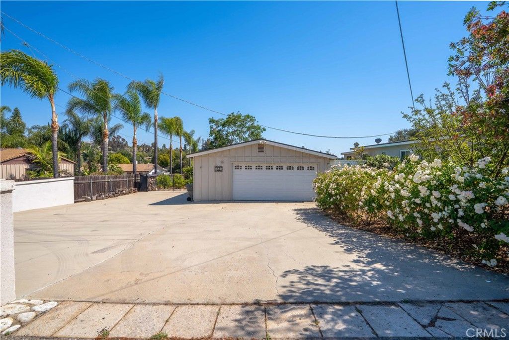 Image 3 of property listing at 1611 Hillcrest, Fallbrook, CA 92028