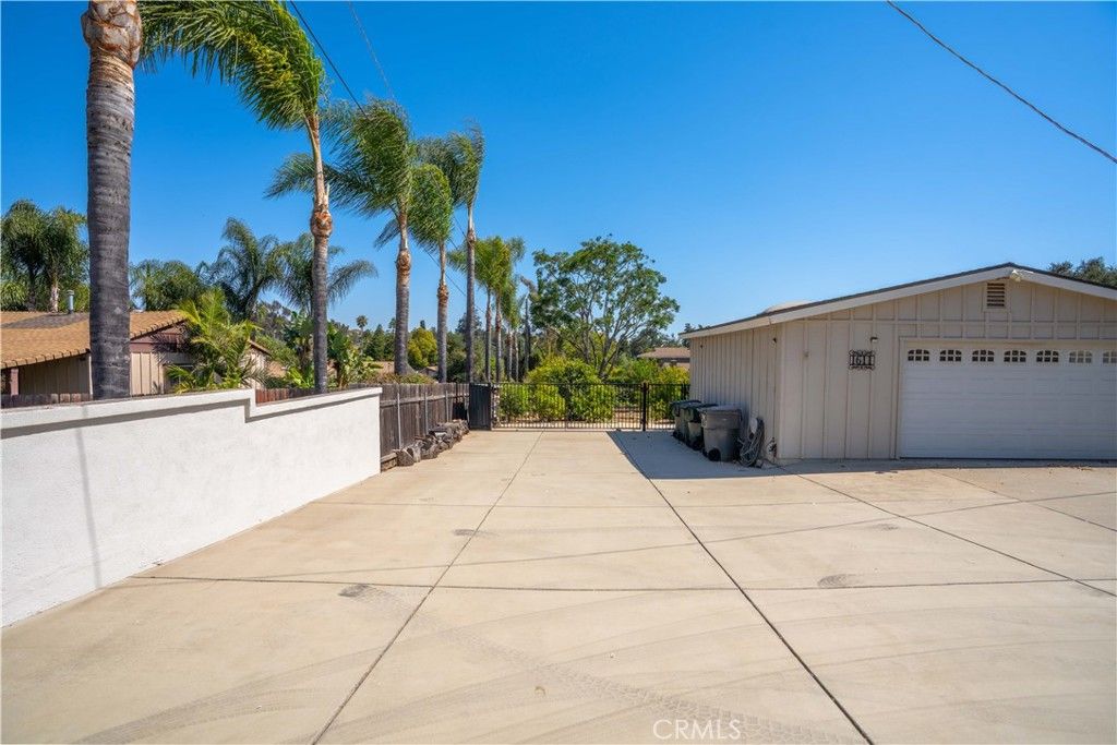 Image 4 of property listing at 1611 Hillcrest, Fallbrook, CA 92028