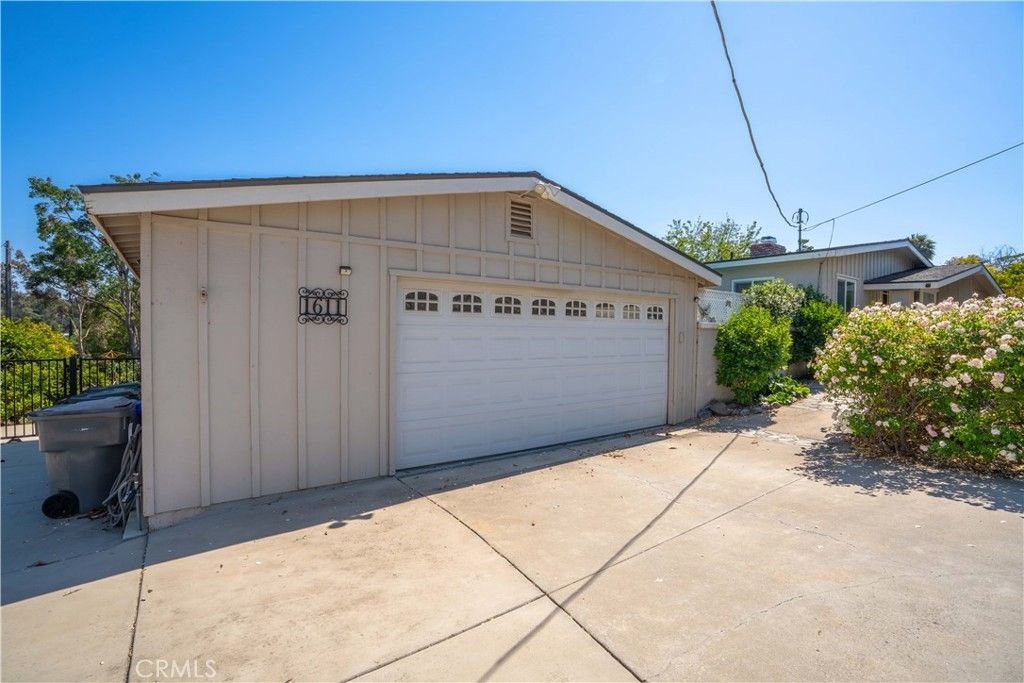Image 5 of property listing at 1611 Hillcrest, Fallbrook, CA 92028