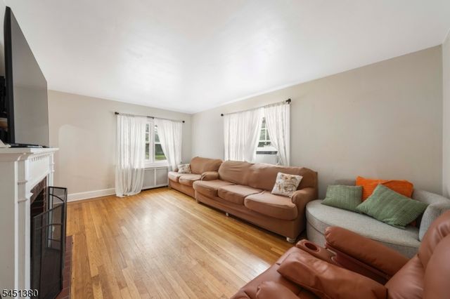 668 Greenbrook Rd, North Plainfield Boro, NJ 07063
