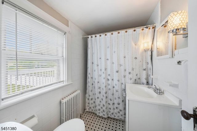 668 Greenbrook Rd, North Plainfield Boro, NJ 07063