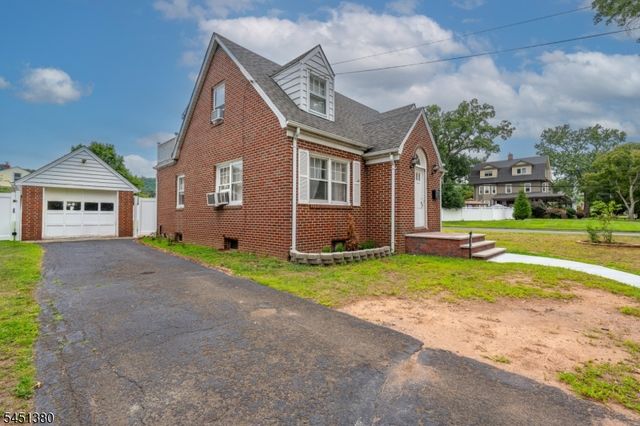 668 Greenbrook Rd, North Plainfield Boro, NJ 07063