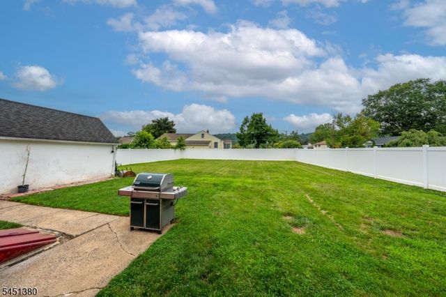 668 Greenbrook Rd, North Plainfield Boro, NJ 07063