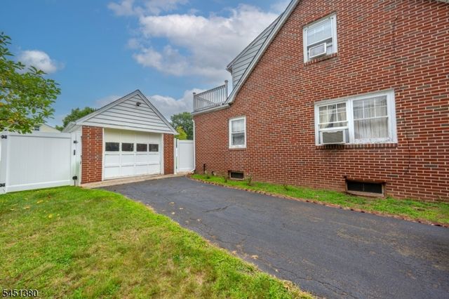 668 Greenbrook Rd, North Plainfield Boro, NJ 07063