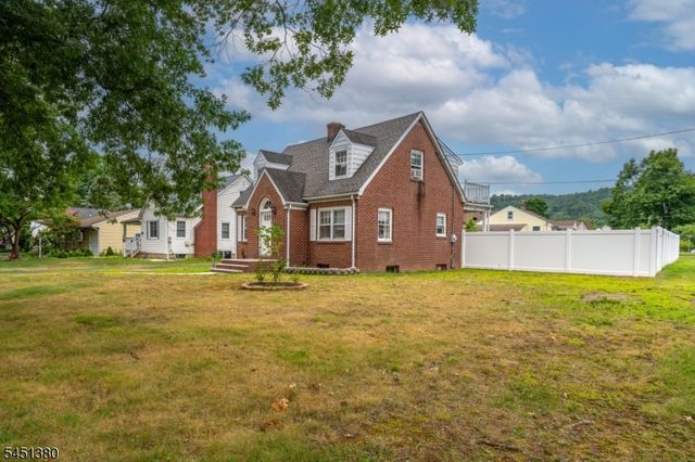 668 Greenbrook Rd, North Plainfield Boro, NJ 07063