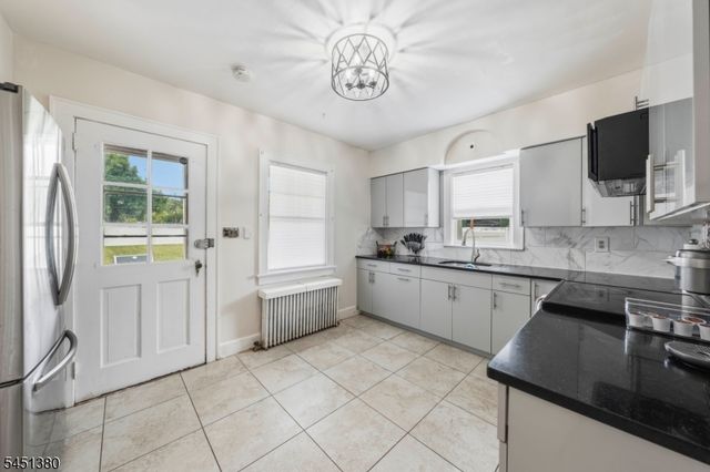668 Greenbrook Rd, North Plainfield Boro, NJ 07063