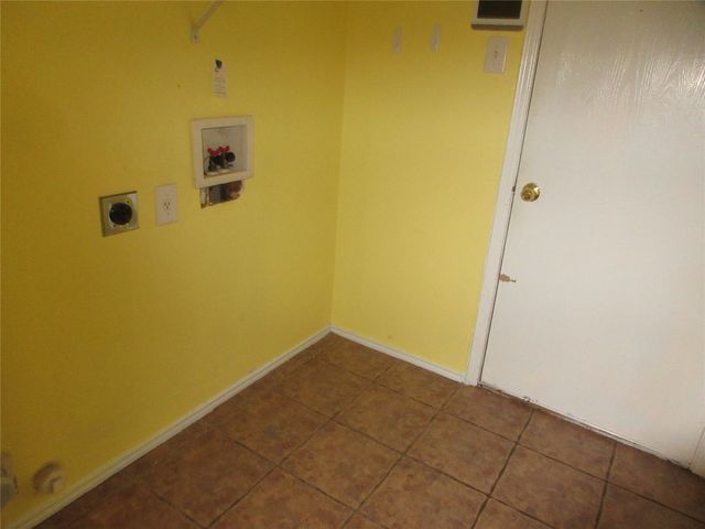 214 Westbrook Drive, Arlington, TX 76002