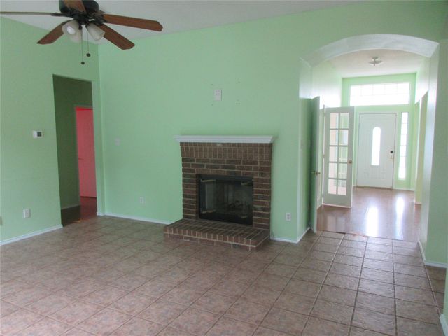 214 Westbrook Drive, Arlington, TX 76002