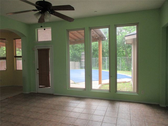 214 Westbrook Drive, Arlington, TX 76002