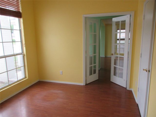214 Westbrook Drive, Arlington, TX 76002