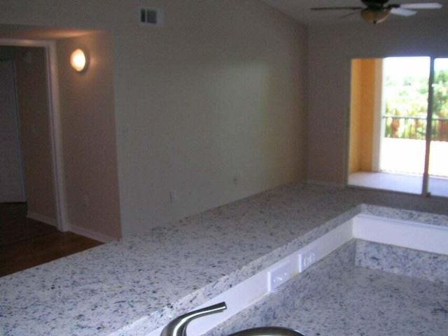 111 Yacht Club Way 305, Hypoluxo, FL 33462