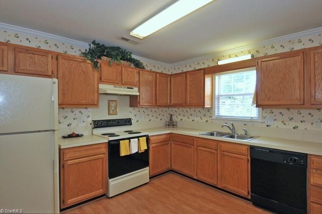 128 Troonsway Road, Winston-salem, NC 27127