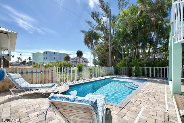 104 Washington AVE, Fort Myers Beach, FL 33931