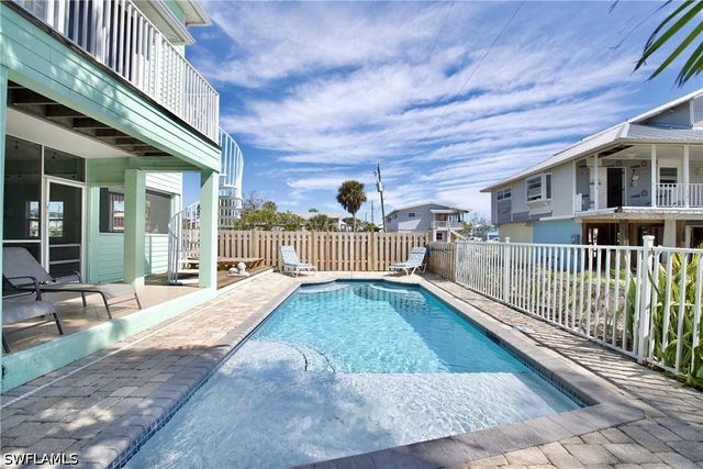 104 Washington AVE, Fort Myers Beach, FL 33931